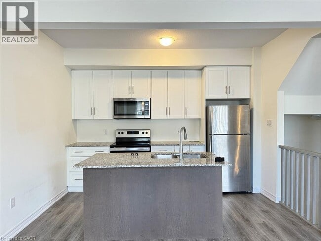 Building Photo - 100 Hollywood Ct