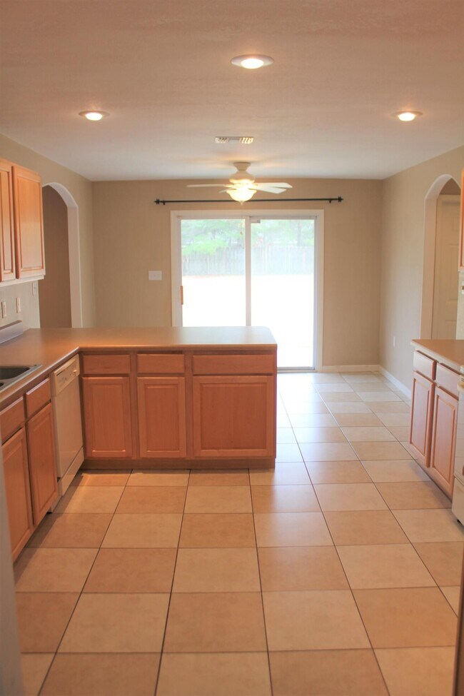 Foto del edificio - 8617 Olivera St