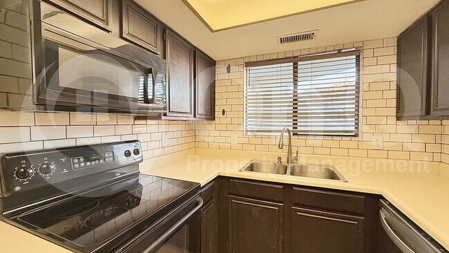 Foto del edificio - 1800 W Elliot Rd