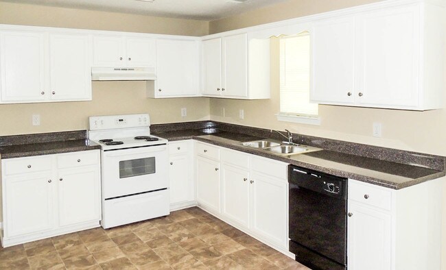 Building Photo - 613 Amberwood Dr