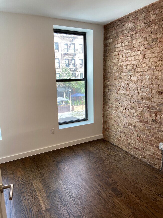 Building Photo - 539 9th Ave
