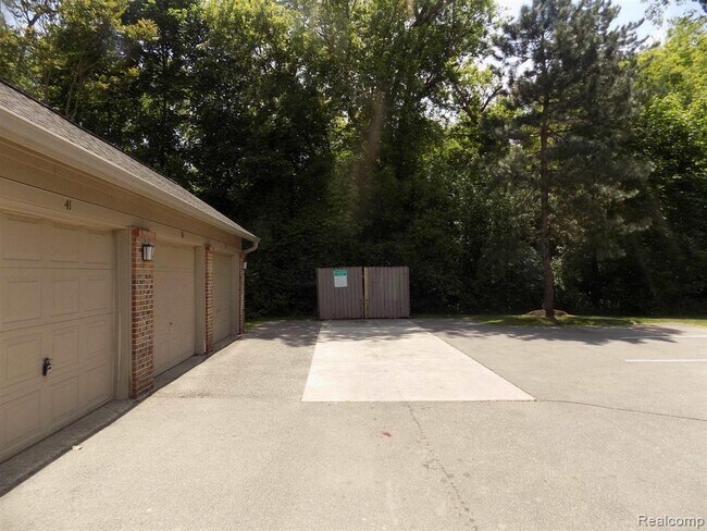 Foto del edificio - 11849 Sycamore Rd