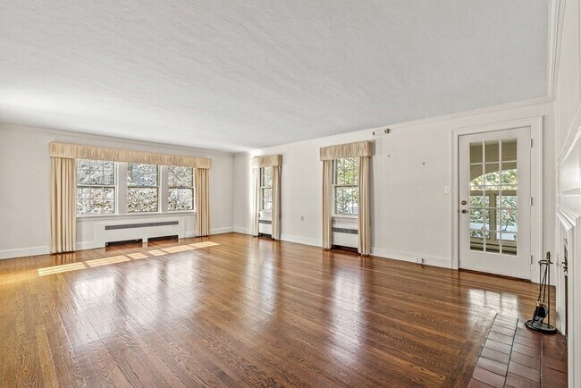 Foto del edificio - 38 Woodcliff Rd