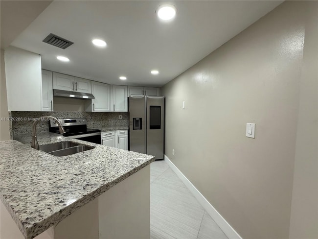 Foto del edificio - 9405 Fontainebleau Blvd