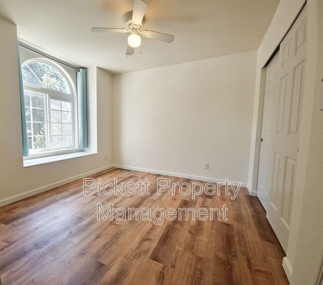 Foto del edificio - 18845 NE Meadow Run Dr