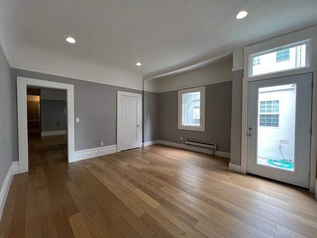 Living room - 2345 Jackson St