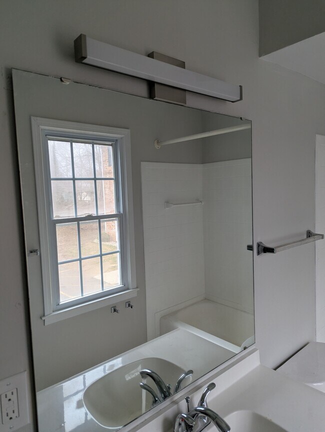 Foto del edificio - 719 Whitcomb St