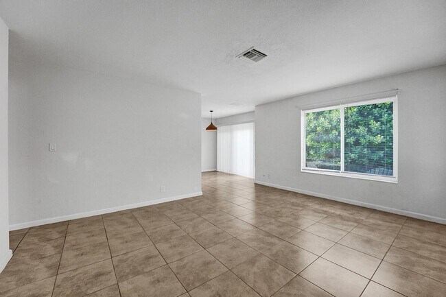 Foto del edificio - 4755 NE 5th Ave