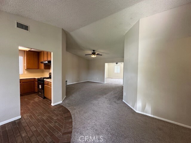 Foto del edificio - 26251 Lazy Creek Rd