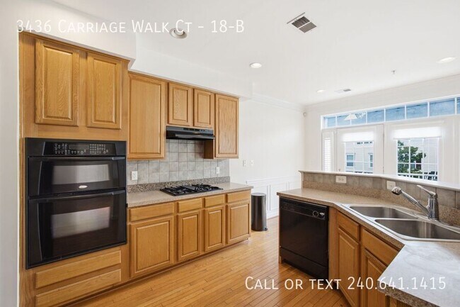Foto del edificio - 3436 Carriage Walk Ct