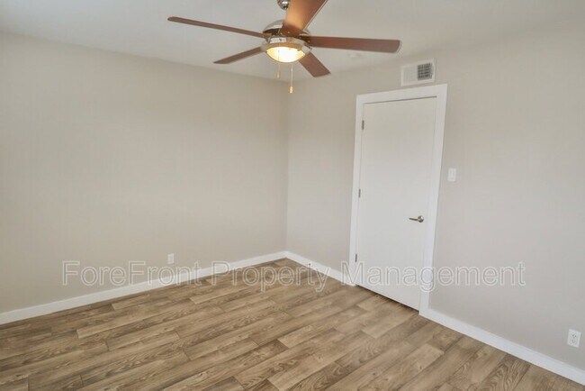 Building Photo - 739 Byrnes Dr