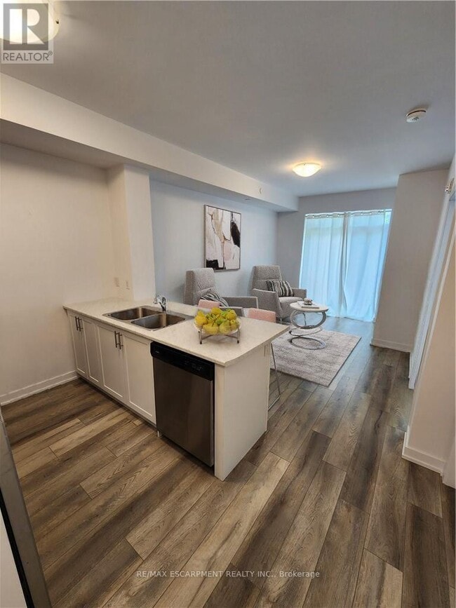 Building Photo - 5055 Greenlane