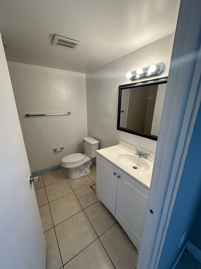 Building Photo - Green Tee - # 601