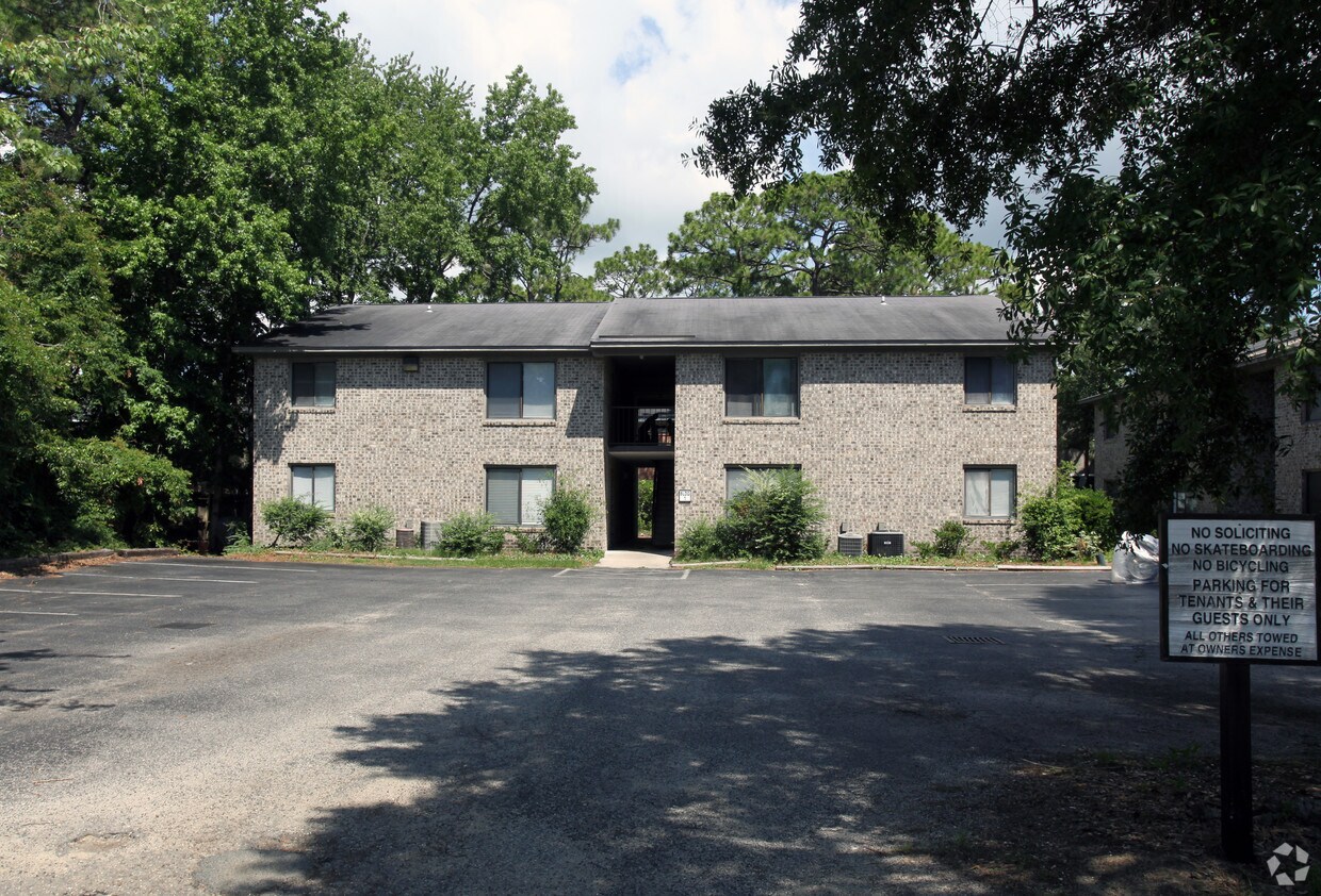 Primary Photo - Blynnwood Gardens Apartments