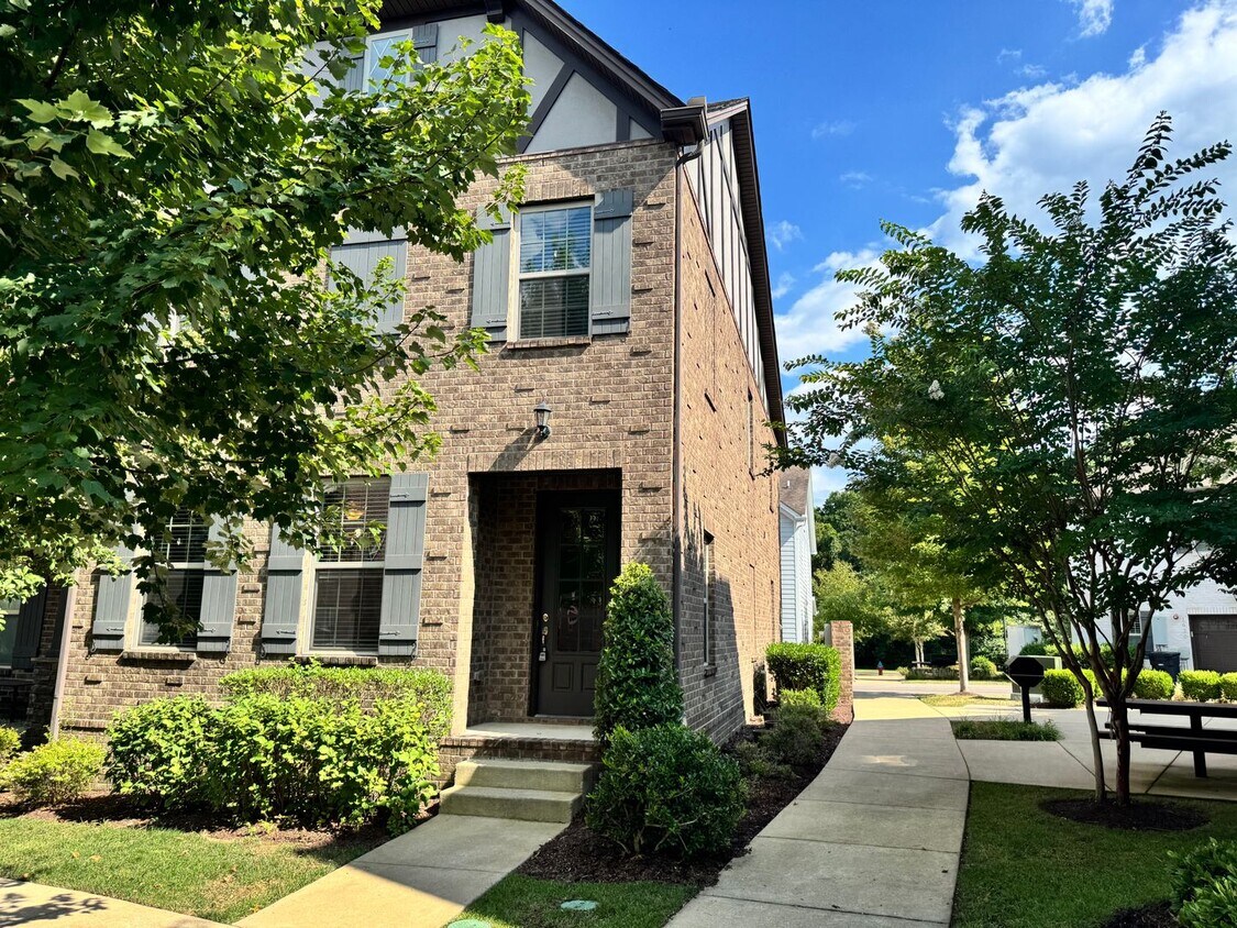 Foto principal - Beautiful End Unit Franklin Townhome