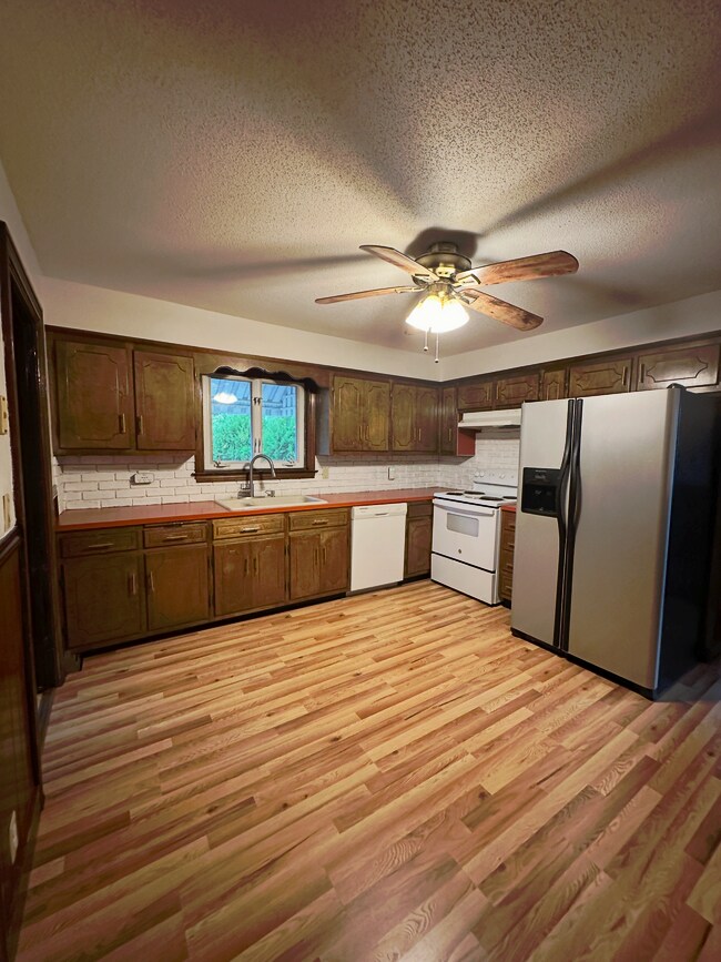 Cocina - 171 Leonard Ave