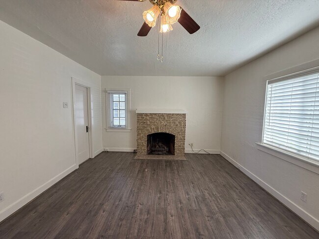 Foto del edificio - Charming Centrally Located Single Story Duplex