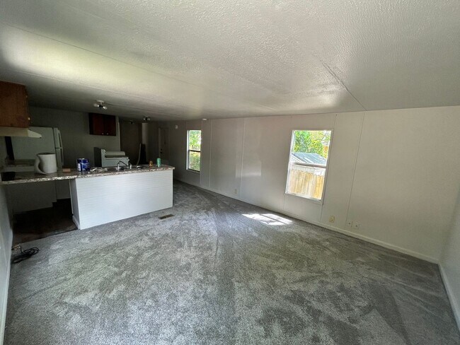 Foto del edificio - Three bedroom trailer