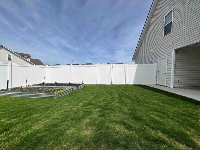 Foto del edificio - 2300 Chavis Dr