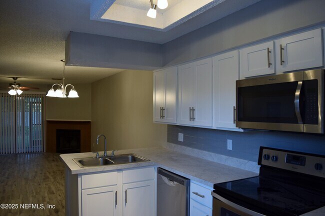 Foto del edificio - 4846 Kingsmeadow Ln