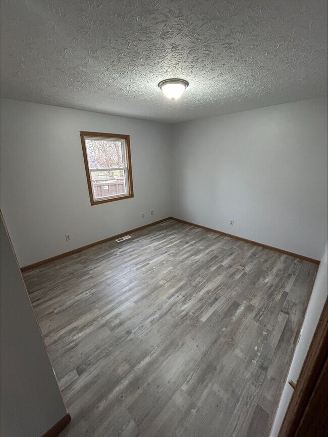 Building Photo - 511 Tuttle Ave