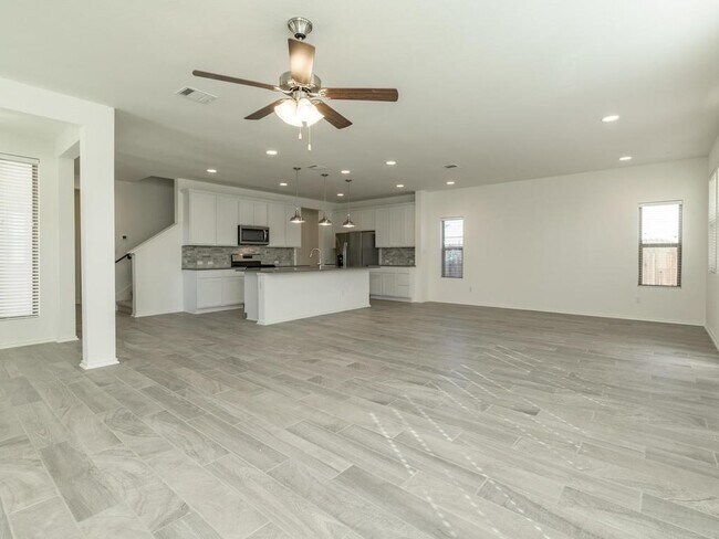 Building Photo - 9113 Garnet Dr
