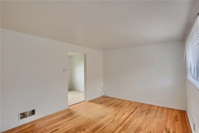 Building Photo - 448 Brierly Ln
