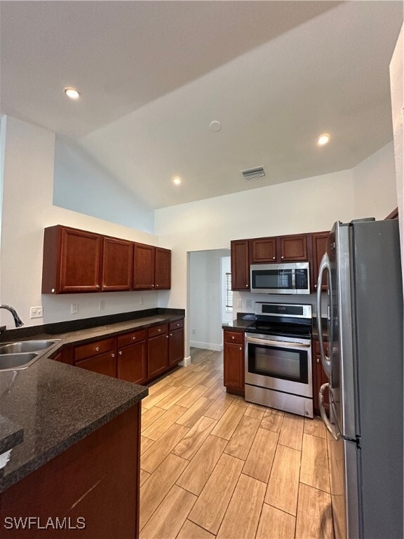 Building Photo - 1300 SW 22nd Ave