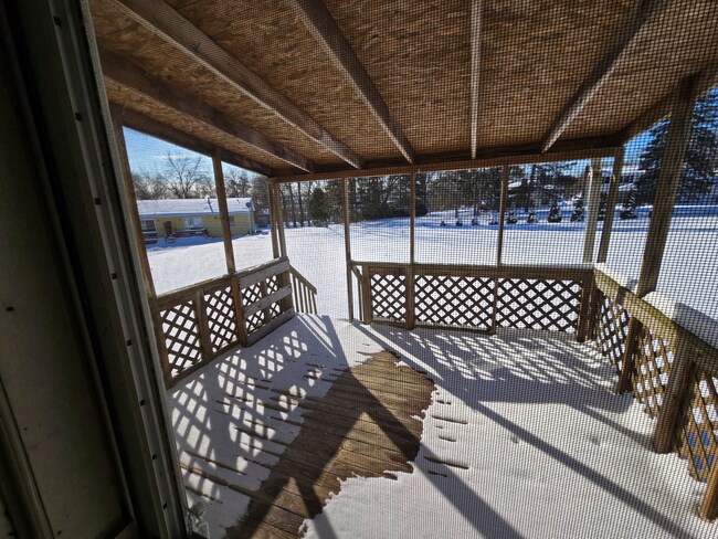 Área del patio trasero - 836 Oak Hill Rd