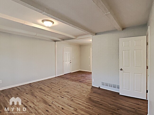Foto del edificio - 6852 Cherry Cir