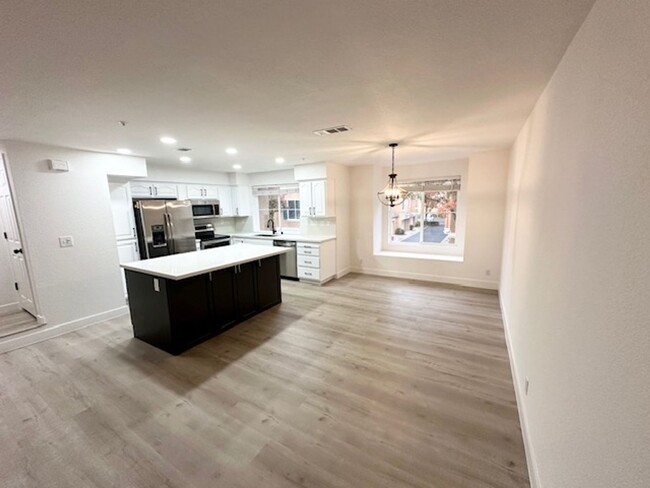 Foto del edificio - Dublin, Brookside Remodeled Tri- Level 3Br...