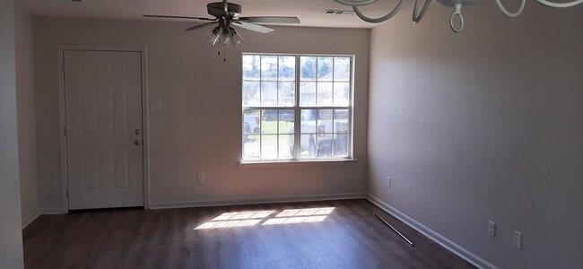 Building Photo - 426 Summer Dr