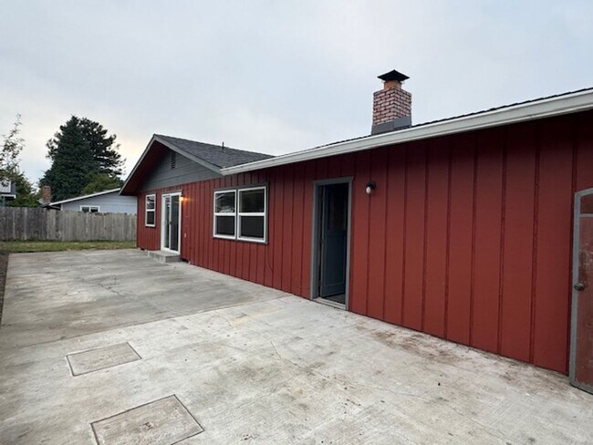 Foto del edificio - ZELIA! Arcata 3/2, 2 car garage, south facing patio