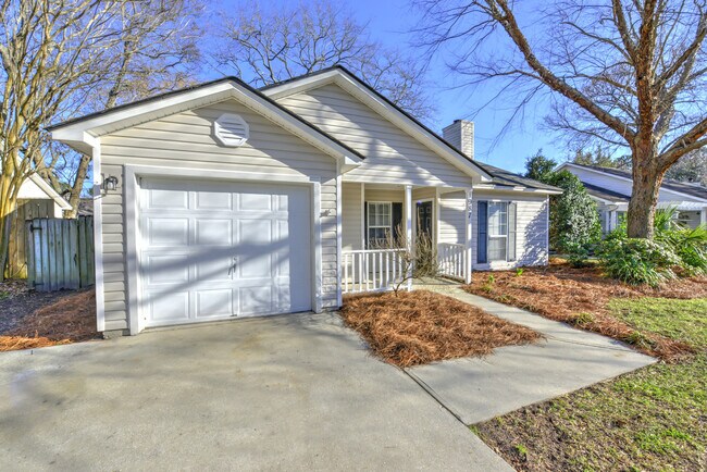 Foto del edificio - Gorgeous 3 BR, 2 BA , 1 Car Garage Home Of...