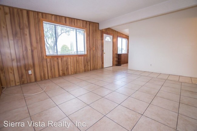 Building Photo - 3 br, 1.5 bath House - 280 W Busby Dr