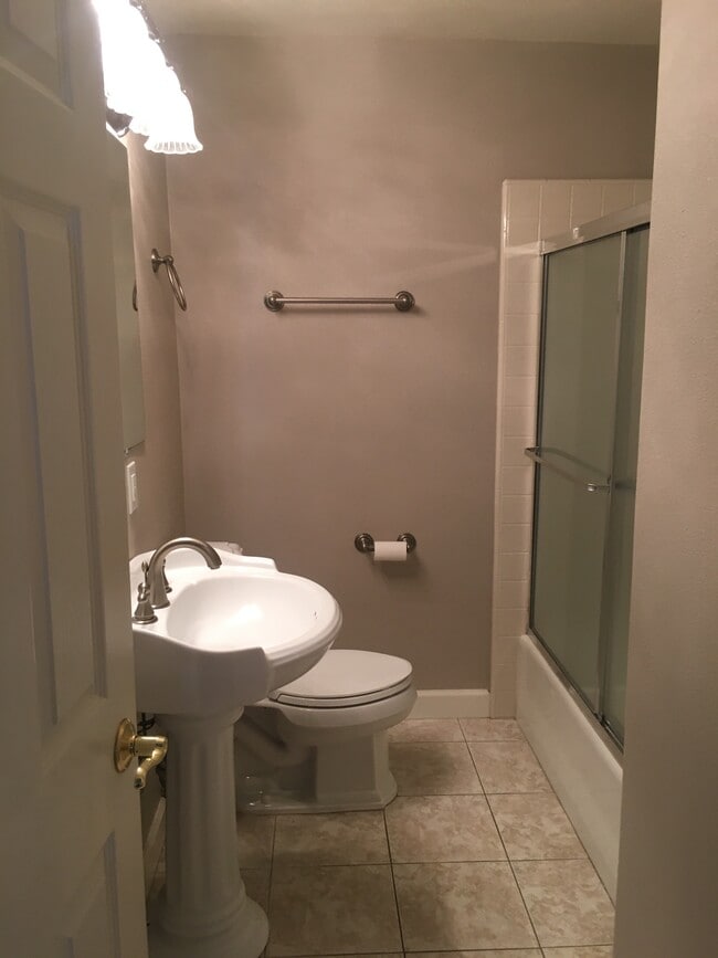 Building Photo - 2376 Forbes Ave