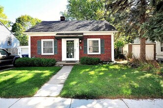 Building Photo - 906 Sylvan Ave
