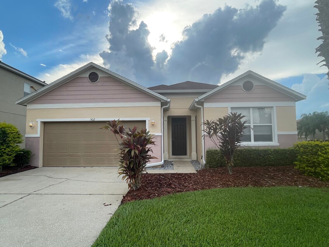 Foto principal - 502 First Cape Coral Dr