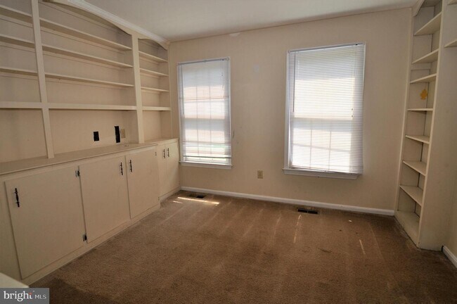 Building Photo - 1901 Marymont Rd