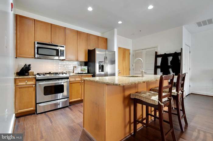 Primary Photo - 181 E Reed Ave