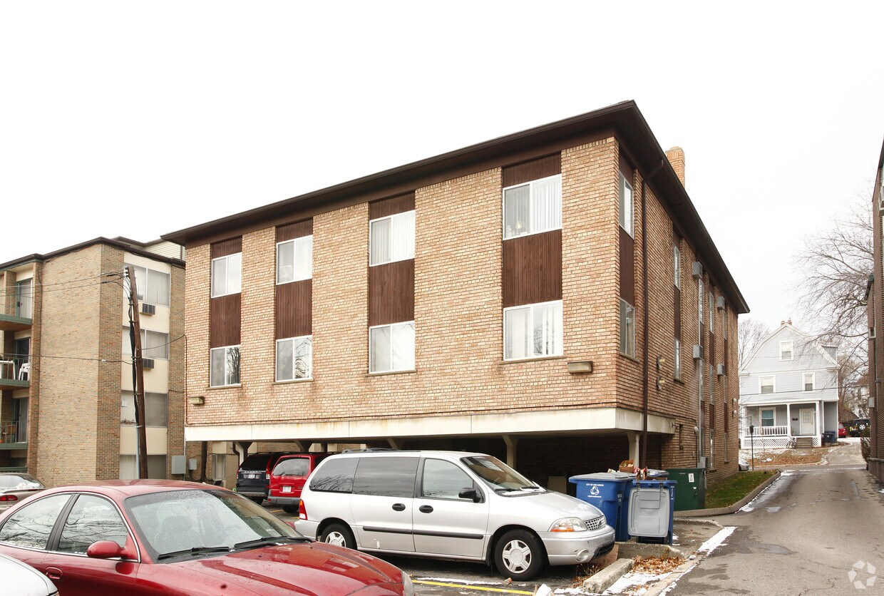 Building Photo - 521 Walnut St
