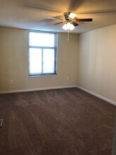 Interior Photo - Royal Mace Apartments