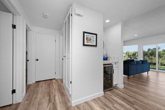 Building Photo - Beautifully remodeled 2 BR 2 BA condo w/ i...