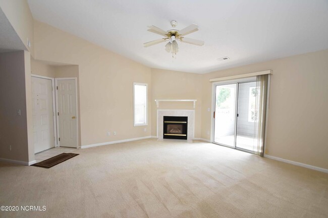 Building Photo - 111 Breezewood Dr