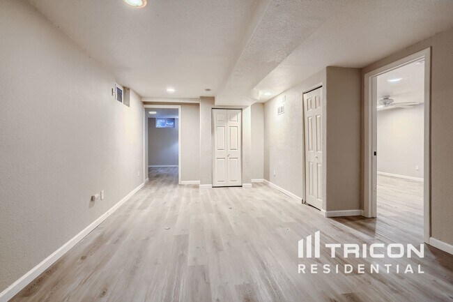 Building Photo - 1265 S Fenton St