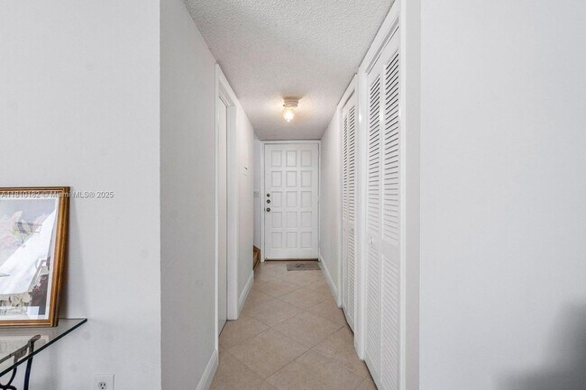 Building Photo - 1520 Salzedo St
