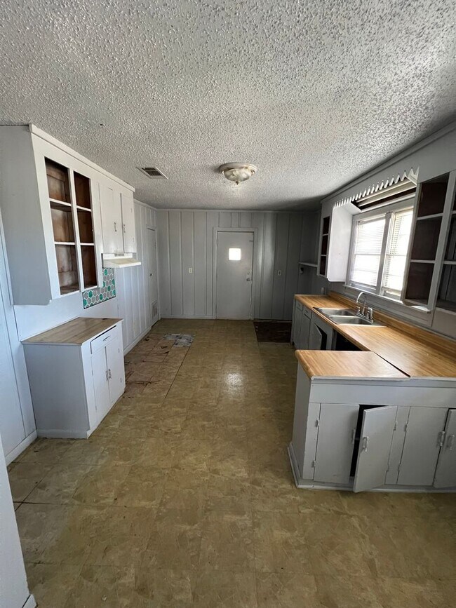 Foto del edificio - 3233 Riviera St