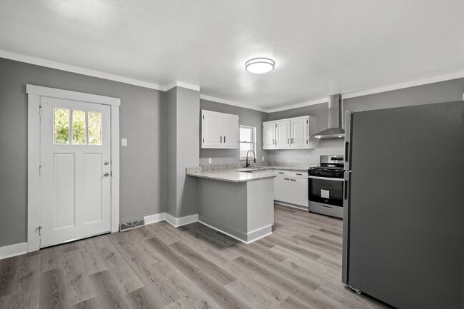Building Photo - Gorgeous 2 bedroom home in West Mifflin available now!