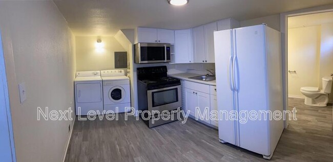 Building Photo - 211 4th Ave W