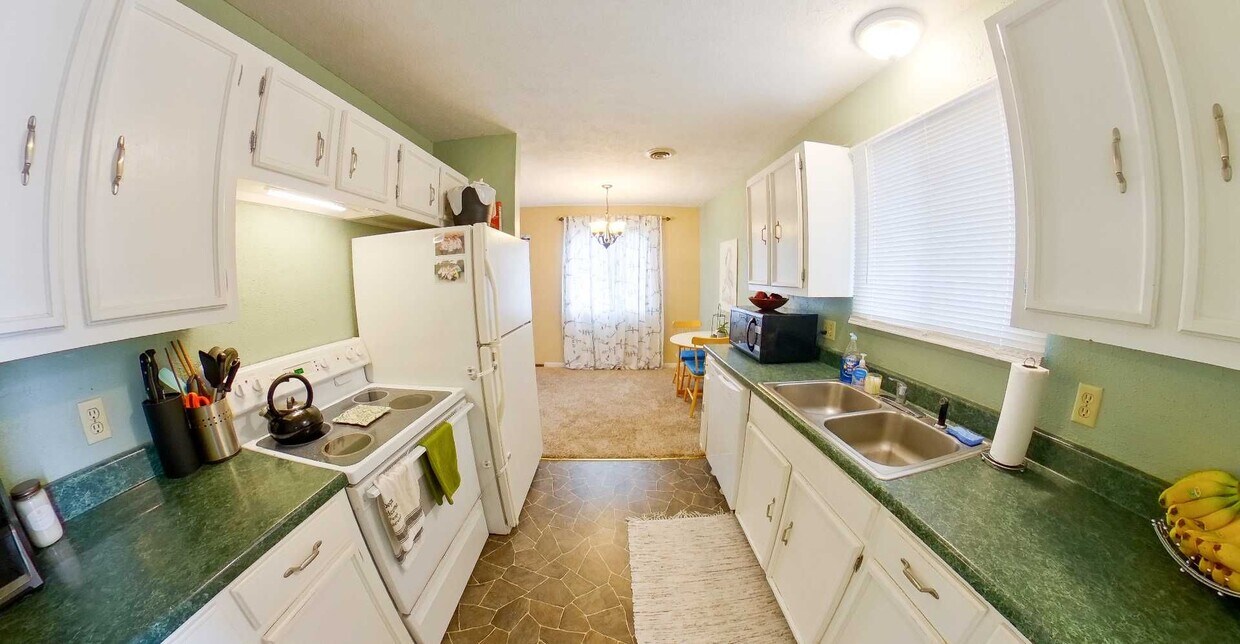 Primary Photo - 3D Tour Available - Fenced-in Yard + Attac...